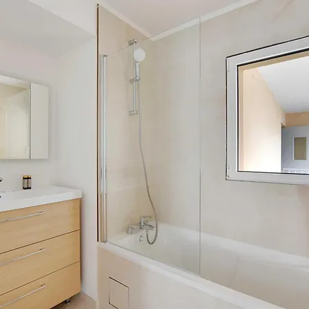 Chic Duplex With Rooftop -3bd-6p-